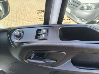 IVECO DAILY IVECO Daily 2.3D HPI 14V 35S 4100 Panel Van 5dr Diesel Hi-Matic 