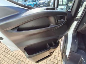 IVECO DAILY IVECO Daily 2.3D HPI 14V 35S 4100 Panel Van 5dr Diesel Hi-Matic 