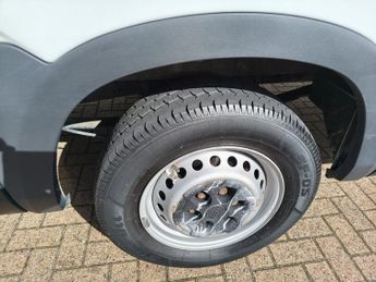 IVECO DAILY IVECO Daily 2.3D HPI 14V 35S 4100 Panel Van 5dr Diesel Hi-Matic 