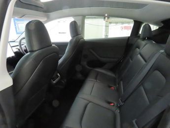 TESLA MODEL Y SUV 5dr Electric Auto RWD (346 ps) Expansive Glass Roof, Heated 