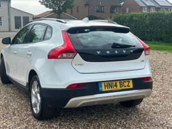 VOLVO V40 CROSS COUNTRY 1.6 D2 Lux Hatchback 5dr Diesel Manual Euro 5 (s/s) (115 ps)