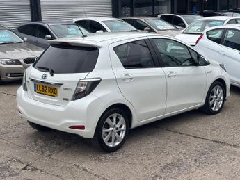 TOYOTA YARIS 1.5 VVT-h T Spirit Hatchback 5dr Petrol Hybrid CVT Euro 5 (101 p