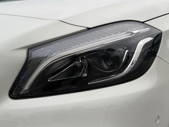 MERCEDES-BENZ A CLASS 2.1 A200d AMG Line (Premium Plus) Hatchback 5dr Diesel 7G-DCT Eu