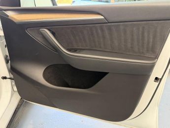 TESLA MODEL Y (Dual Motor) Long Range SUV 5dr Electric Auto 4WDE (384 bhp)