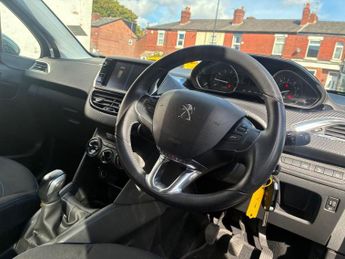 PEUGEOT 208 1.2 PureTech Signature Hatchback 5dr Petrol Manual Euro 6 (s/s) 