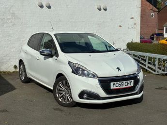 PEUGEOT 208 1.2 PureTech Signature Hatchback 5dr Petrol Manual Euro 6 (s/s) 