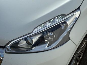 PEUGEOT 208 1.2 PureTech Signature Hatchback 5dr Petrol Manual Euro 6 (s/s) 
