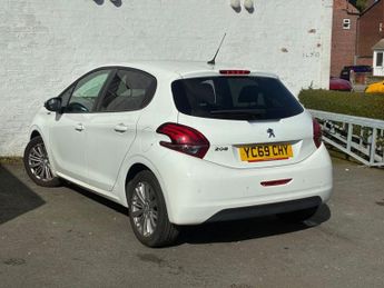PEUGEOT 208 1.2 PureTech Signature Hatchback 5dr Petrol Manual Euro 6 (s/s) 
