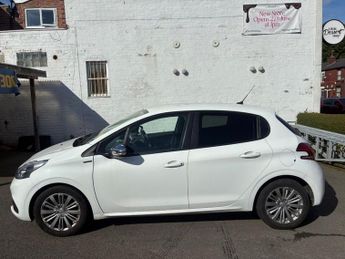 PEUGEOT 208 1.2 PureTech Signature Hatchback 5dr Petrol Manual Euro 6 (s/s) 