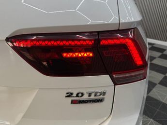 VOLKSWAGEN TIGUAN 2.0 TDI BlueMotion Tech R-Line SUV 5dr Diesel DSG 4Motion Euro 6