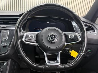 VOLKSWAGEN TIGUAN 2.0 TDI BlueMotion Tech R-Line SUV 5dr Diesel DSG 4Motion Euro 6
