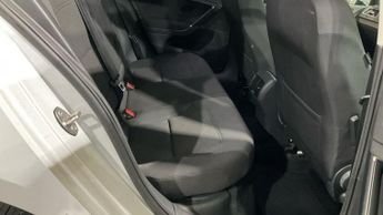 VOLKSWAGEN E-GOLF 35.8kWh e-Golf Hatchback 5dr Electric Auto (136 ps)