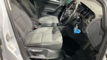 VOLKSWAGEN E-GOLF 35.8kWh e-Golf Hatchback 5dr Electric Auto (136 ps)