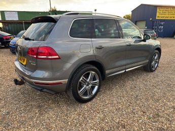 VOLKSWAGEN TOUAREG 3.0 TDI V6 BlueMotion Tech R-Line SUV 5dr Diesel Tiptronic 4WD E