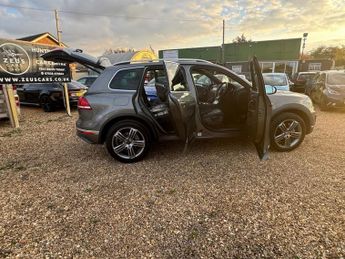 VOLKSWAGEN TOUAREG 3.0 TDI V6 BlueMotion Tech R-Line SUV 5dr Diesel Tiptronic 4WD E