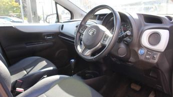 TOYOTA YARIS 1.5 VVT-h T Spirit Hatchback 5dr Petrol Hybrid CVT Euro 5 (101 p