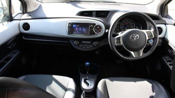 TOYOTA YARIS 1.5 VVT-h T Spirit Hatchback 5dr Petrol Hybrid CVT Euro 5 (101 p