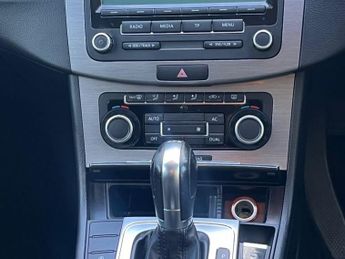VOLKSWAGEN PASSAT 2.0 TDI BlueMotion Tech SE Estate 5dr Diesel DSG Euro 5 (s/s) (1