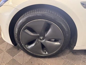 TESLA Model 3 (Dual Motor) Long Range Saloon 4dr Electric Auto 4WDE (346 ps)