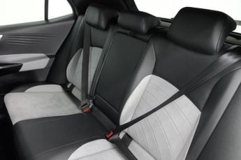 VOLKSWAGEN ID.3 Pro Performance 58kWh Life Hatchback 5dr Electric Auto (204 ps)
