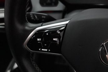 VOLKSWAGEN ID.3 Pro Performance 58kWh Life Hatchback 5dr Electric Auto (204 ps)