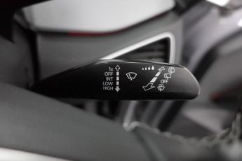 VOLKSWAGEN ID.3 Pro Performance 58kWh Life Hatchback 5dr Electric Auto (204 ps)