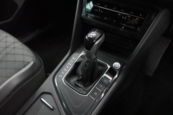 VOLKSWAGEN TIGUAN 1.5 TSI R-Line SUV 5dr Petrol DSG Euro 6 (s/s) (150 ps)