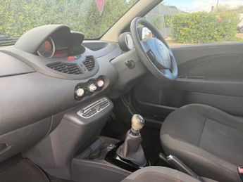 RENAULT TWINGO 1.2 16V Dynamique Hatchback 3dr Petrol Manual Euro 5 (75 ps)