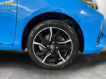 TOYOTA YARIS 1.5 VVT-h Cyan Bi-Tone Hatchback 5dr Petrol Hybrid E-CVT Euro 6 