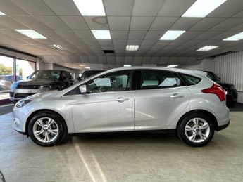 FORD FOCUS 1.6 Zetec Hatchback 5dr Petrol Manual Euro 5 (105 ps)