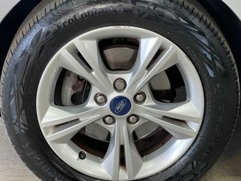 FORD FOCUS 1.6 Zetec Hatchback 5dr Petrol Manual Euro 5 (105 ps)