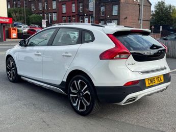 VOLVO V40 CROSS COUNTRY 1.5 T3 GPF Pro Hatchback 5dr Petrol Auto Euro 6 (s/s) (152 ps)