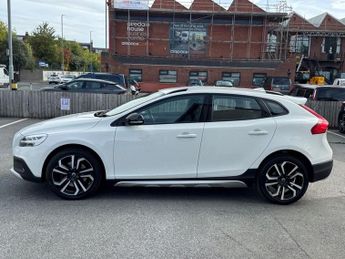 VOLVO V40 CROSS COUNTRY 1.5 T3 GPF Pro Hatchback 5dr Petrol Auto Euro 6 (s/s) (152 ps)