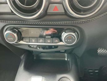 NISSAN JUKE 1.0 DIG-T N-Connecta SUV 5dr Petrol DCT Auto Euro 6 (s/s) (114 p