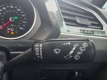 VOLKSWAGEN TIGUAN 2.0 TDI SE Navigation SUV 5dr Diesel DSG 4Motion Euro 6 (s/s) (1