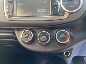TOYOTA YARIS 1.33 Dual VVT-i TR Hatchback 5dr Petrol Multidrive S Euro 5 (101