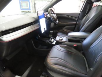 FORD MUSTANG MACH-E Standard Range 70kWh SUV 5dr Electric Automatic AWD (269 ps)