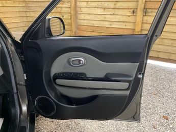 KIA SOUL 1.6 CRDi Connect Plus SUV 5dr Diesel Auto Euro 5 (126 bhp)