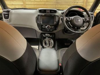 KIA SOUL 1.6 CRDi Connect Plus SUV 5dr Diesel Auto Euro 5 (126 bhp)