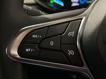 RENAULT CAPTUR 1.6 E-TECH techno SUV 5dr Petrol Hybrid Auto Euro 6 (s/s) (145 p