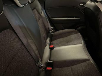 RENAULT CAPTUR 1.6 E-TECH techno SUV 5dr Petrol Hybrid Auto Euro 6 (s/s) (145 p