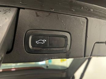 VOLVO XC60 2.0 T5 Momentum SUV 5dr Petrol Auto AWD Euro 6 (s/s) (250 ps)