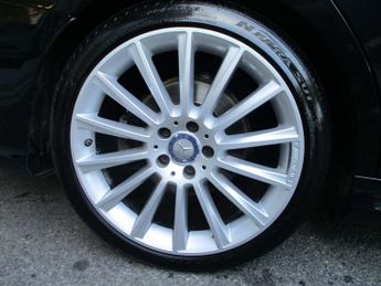 MERCEDES-BENZ C CLASS 2.1 C220d AMG Line (Premium Plus) Saloon 4dr Diesel G-Tronic+ Eu