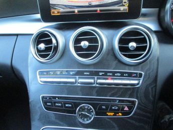 MERCEDES-BENZ C CLASS 2.1 C220d AMG Line (Premium Plus) Saloon 4dr Diesel G-Tronic+ Eu