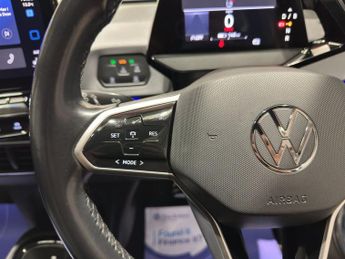 VOLKSWAGEN ID.3 Pro Performance 58kWh Life Hatchback 5dr Electric Auto (204 ps)