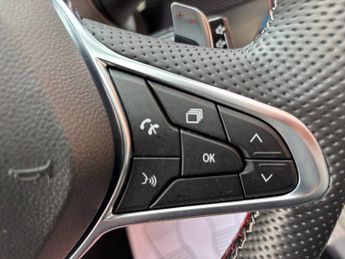 RENAULT CLIO 1.3 TCe RS Line Hatchback 5dr Petrol EDC Euro 6 (s/s) (130 ps)