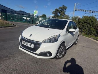 Peugeot 208 1.2 PureTech Signature Hatchback 5dr Petrol Manual Euro 6 (s/s) 
