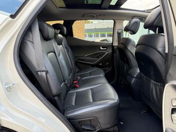 HYUNDAI SANTA FE 2.2 CRDi Blue Drive Premium SE SUV 5dr Diesel Auto 4WD Euro 6 (s