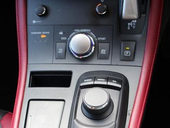 LEXUS CT 1.8 200h Hatchback 5dr Petrol Hybrid E-CVT Euro 6 (s/s) (136 ps)