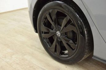VOLKSWAGEN ID.3 Pro Performance 58kWh Life Hatchback 5dr Electric Auto (204 ps)